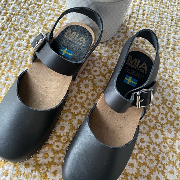 Black Clogs with buckle details - Picture 3 of 5